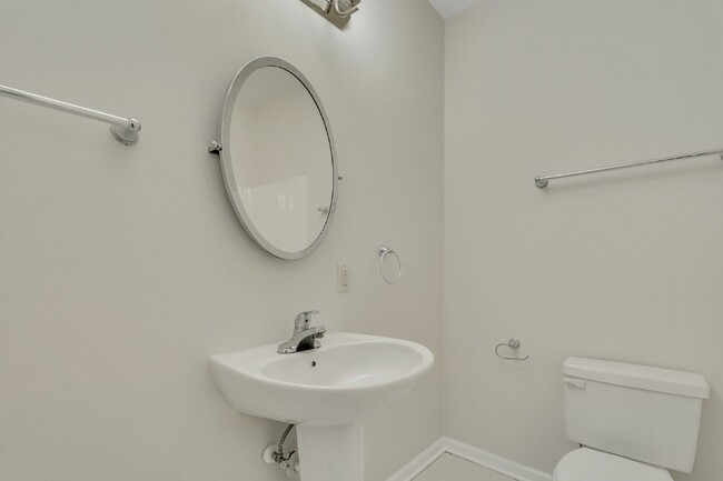 Building Photo - "Elegant 2-Bedroom Condo in Bluffton Villa...