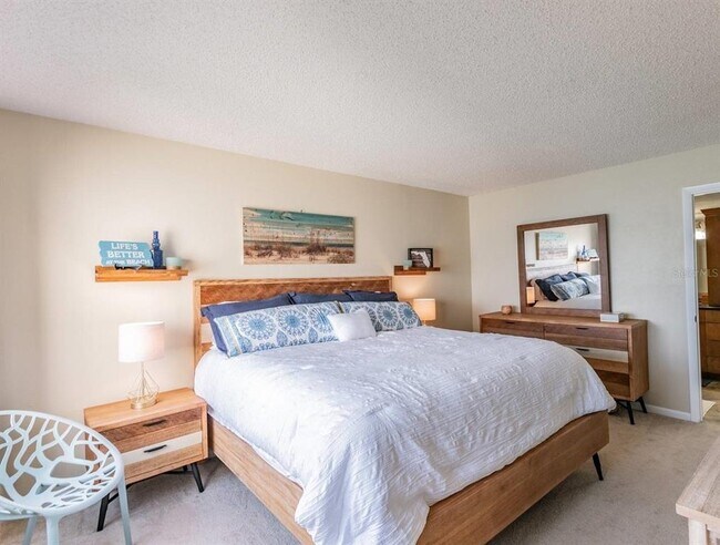 Building Photo - 5541 Del Sol Blvd