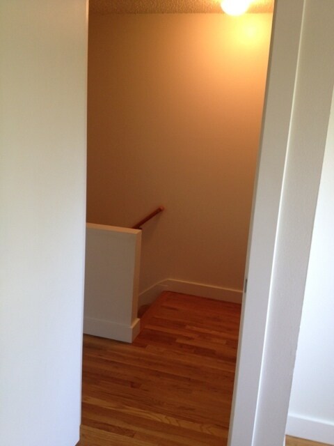 Building Photo - Taggart TownHouse Hardwood's, Patio, Park, Pets, Bike, Bus
