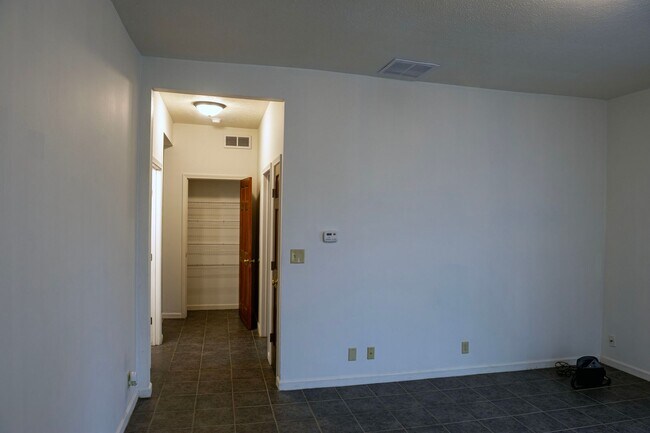 Building Photo - 1223 W 11th St