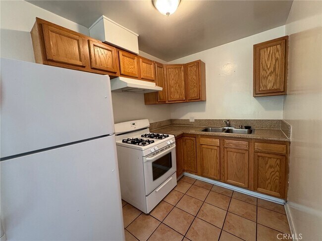 Building Photo - 1372 W 36th St