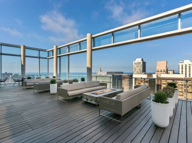 Building Photo - 600 N Fairbanks Ct