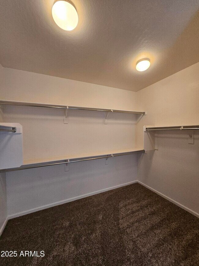 Building Photo - 2065 E Hulet Dr