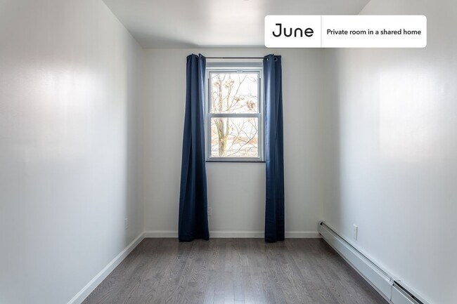 Building Photo - Room in Shared 4 bed/2 bath home