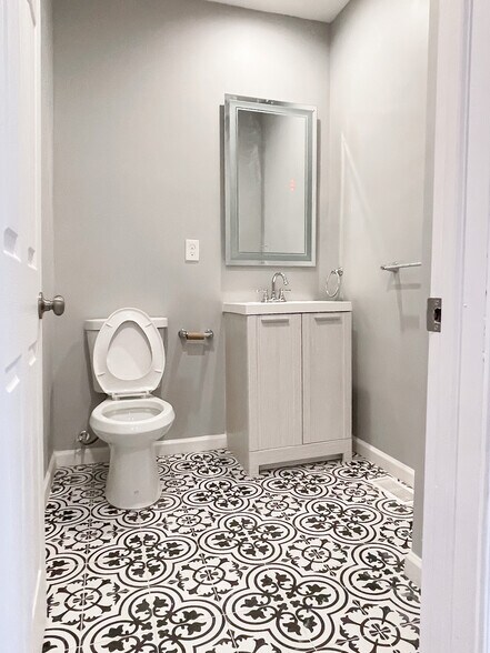 Building Photo - 1701 Spence St