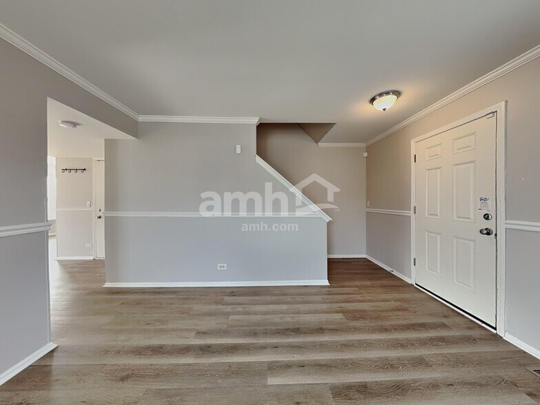 Building Photo - 2467 N Sterling Ct