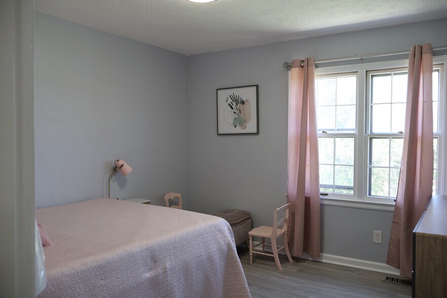 Building Photo - 3497 Castleton Hl