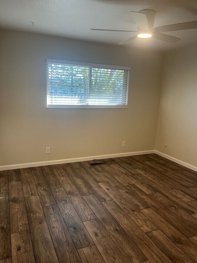 Building Photo - Updated 4 Bedroom 2.5 Bathroom Large Single Family Home located in Northeast Santa Rosa