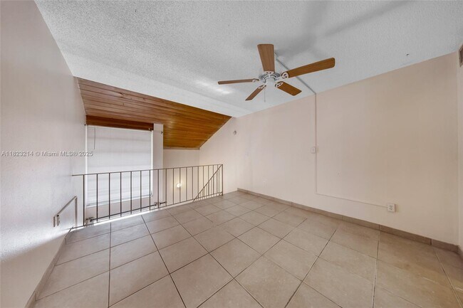 Building Photo - 449 Swallow Dr