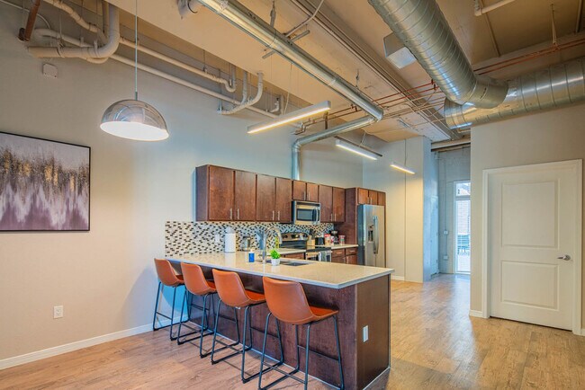 Building Photo - 1260 E University Dr