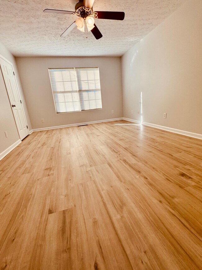 Building Photo - 3072 Prichard Dr