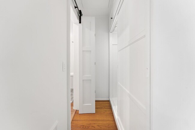 Building Photo - 11053 Strathmore Dr