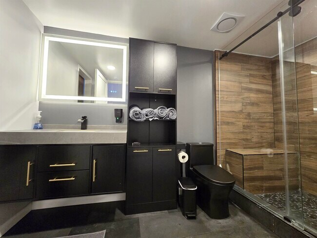 Building Photo - 55 Clinton Pl