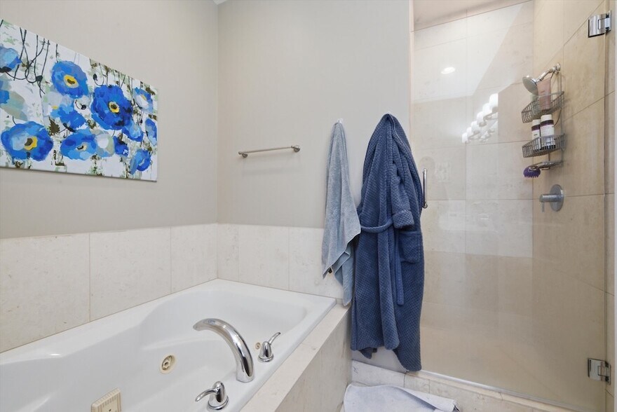 Building Photo - 2114 W Rice St