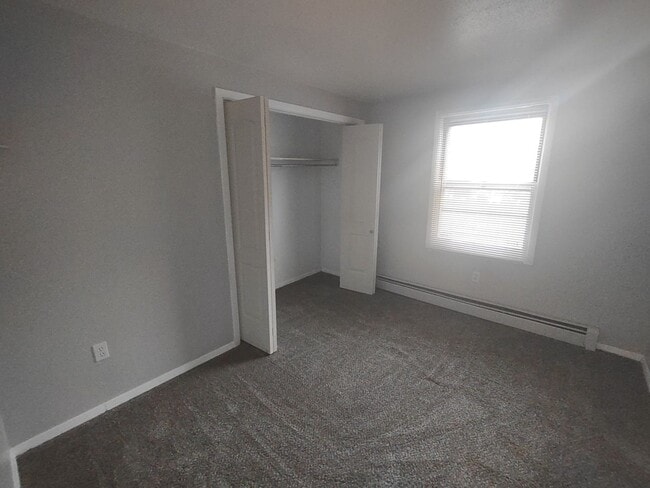 Building Photo - Spacious 4 Bedroom Single Family Home - No...
