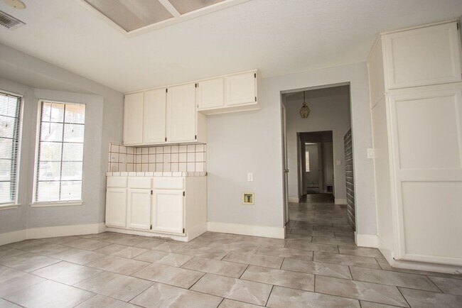 Building Photo - Coming Soon!! Cozy 3-Bedroom, 2-Bath Home in Modesto