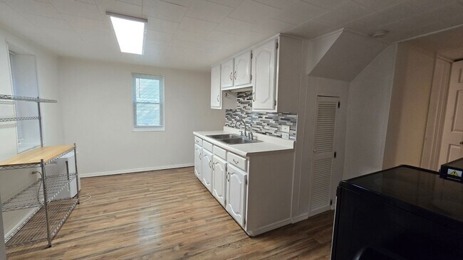 Building Photo - 5769 Harrison Ave