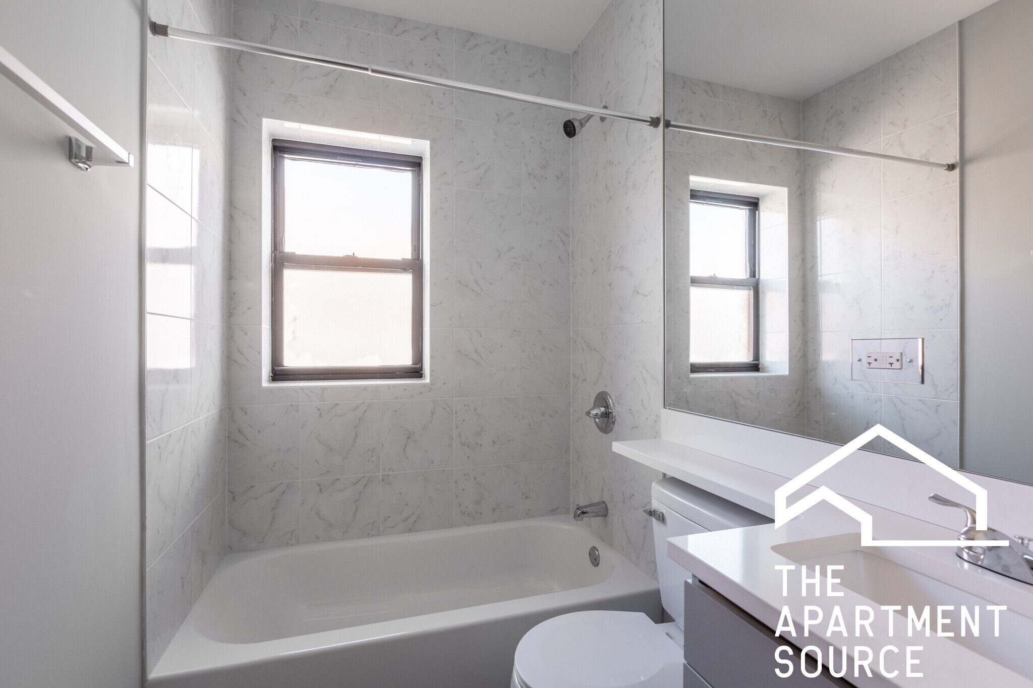 Building Photo - 1133 Oak Ave