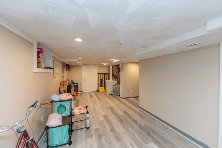 Building Photo - 1446 Hopkins Ave