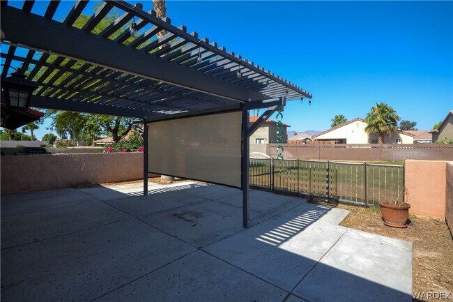 Building Photo - 2911 Country Club Dr