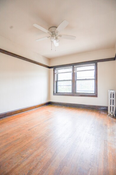 Building Photo - 1535 W Cornelia Ave