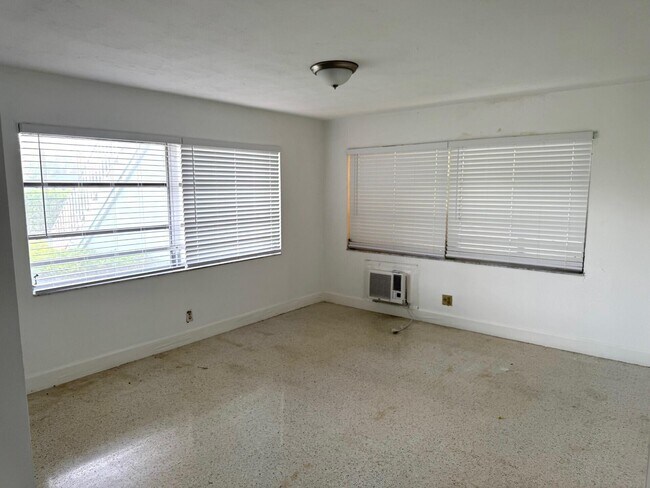 Building Photo - 4802 N Flagler Dr