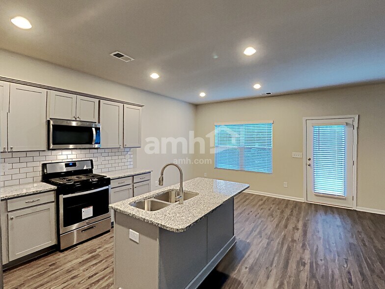 Building Photo - 222 N Fortune Way