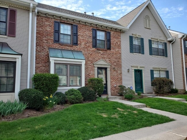 Building Photo - 303 Brokaw Ct