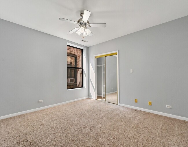 Building Photo - 4144 S King Dr