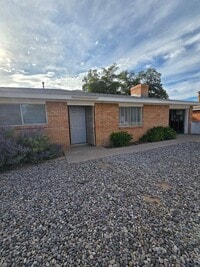 Building Photo - 2 Bed, 1 Ba with GARAGE and YARD - Showing...