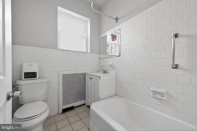 Building Photo - 2541 S Mole St