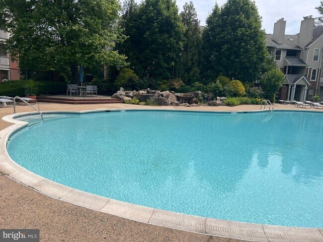 Building Photo - 3912 Penderview Dr