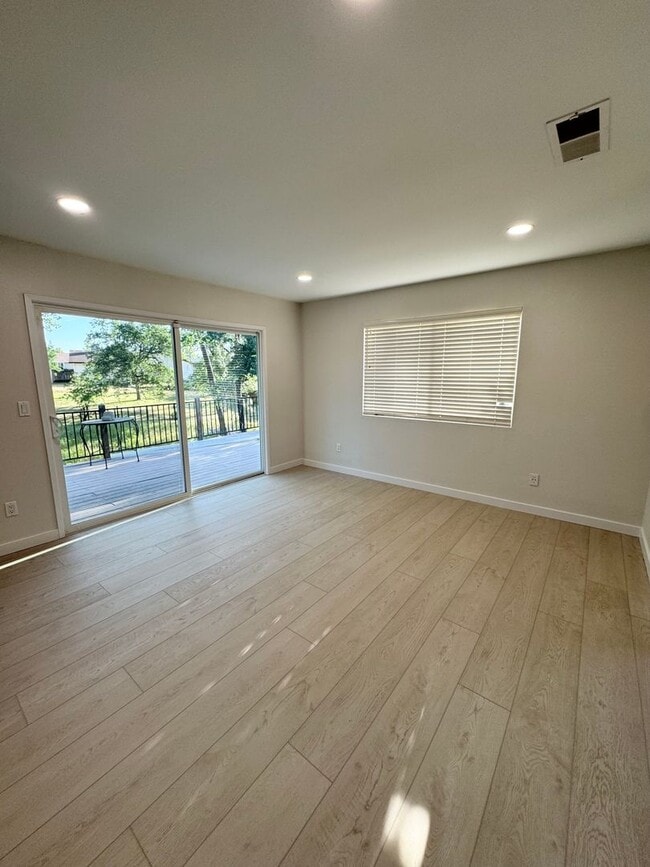 Building Photo - MOVE IN SPECIAL - $250 off First Month's Rent!
