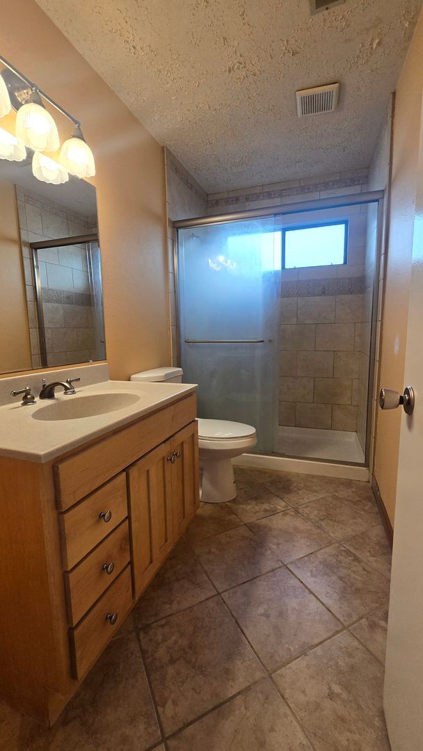 Building Photo - 8341 Valley View Ct
