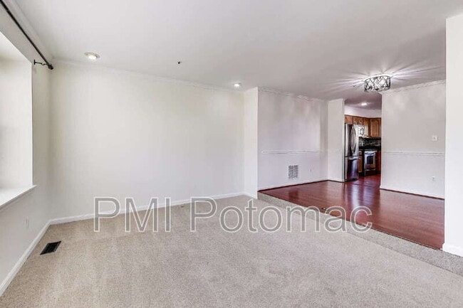 Building Photo - 8417 Meadow Green Way