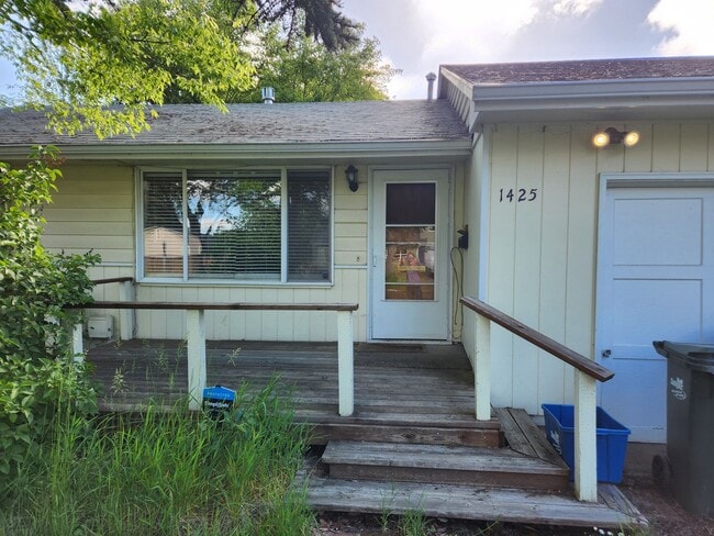 MOVE-IN SPECIAL $500 OFF! 2BD/1BA House with Bonus Room (Extra Bedroom)! - MOVE-IN SPECIAL $500 OFF!  2BD/1BA House with Bonus Room (Extra Bedroom)!