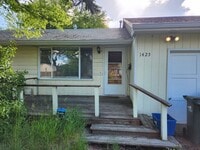 Building Photo - MOVE-IN SPECIAL $500 OFF!  2BD/1BA House with Bonus Room (Extra Bedroom)!