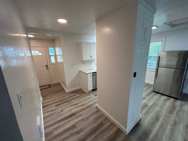 Building Photo - Cute 3 Bed, 1 Bath Home in Sunset Hill!