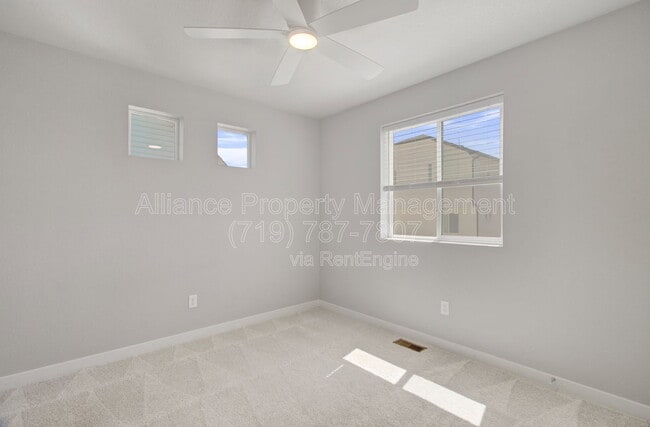 Building Photo - 5732 Thurless Ln
