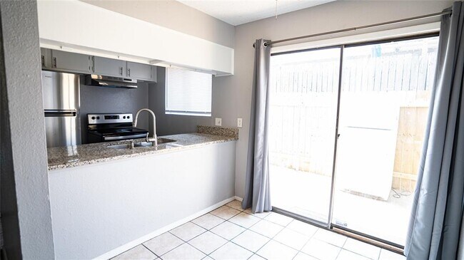 Building Photo - 3003 Parker Ln