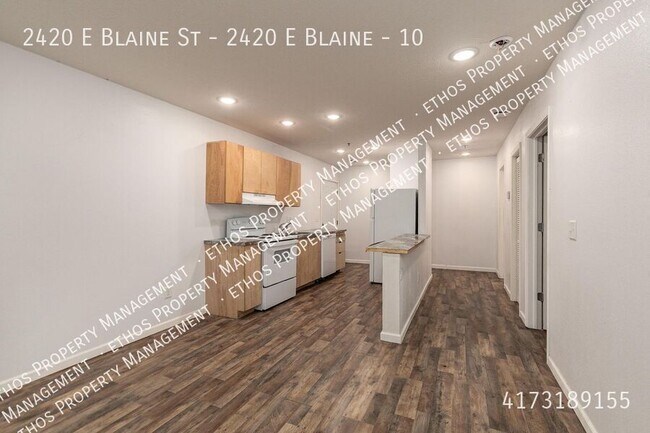 Building Photo - 2420 E Blaine St