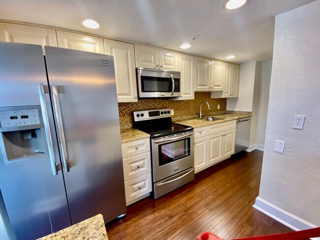 Lots of cabinets - 470 3rd St S