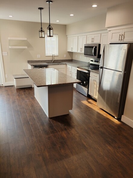 Building Photo - 4971 W 16th St