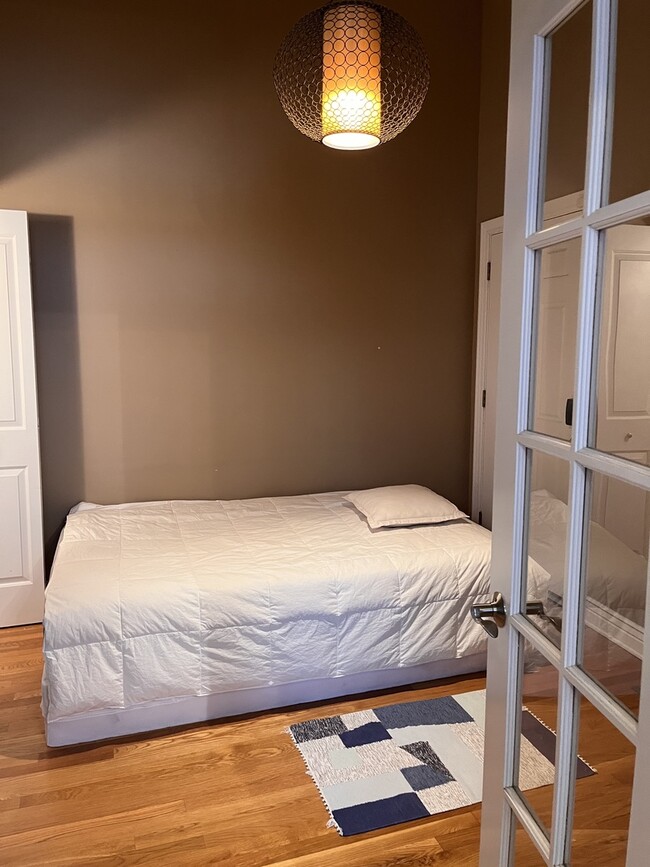 Building Photo - 1707 N Paulina St