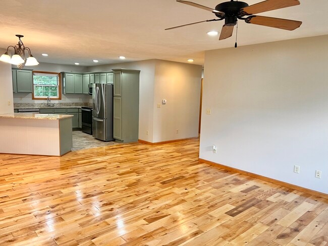 Building Photo - 359 Mt Branson Dr