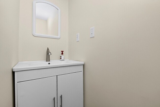 Building Photo - 151 Seagrove Ln