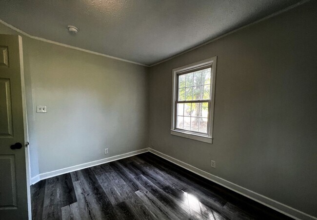 Building Photo - Walnut Cove Country Living with 2 Bedrooms, 1 Bath & Huge Bonus Space