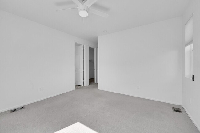 Building Photo - $2,550.00 - 3 Bedrooms, 3 Bathrooms, Singl...