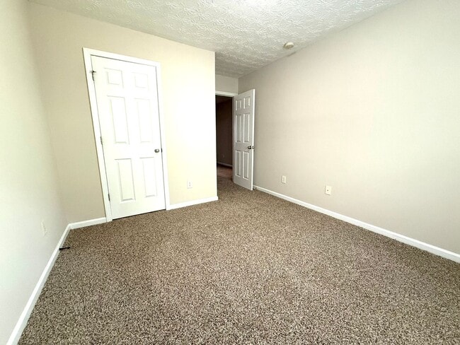 Building Photo - Welcome to this charming 3 bedroom, 2.5 ba...