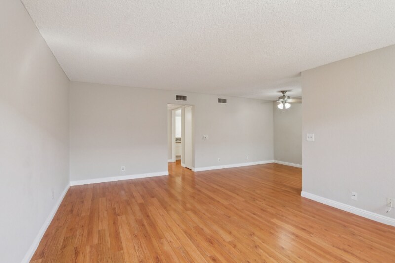 Building Photo - 626 E Verdugo Ave